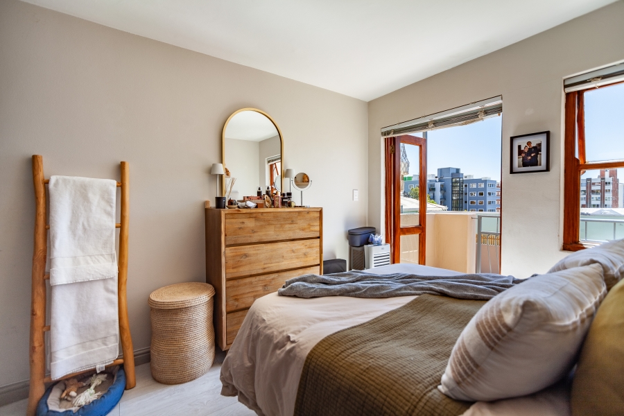 2 Bedroom Property for Sale in Sea Point Western Cape